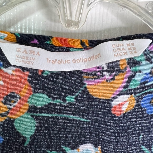Zara TRF Navy Floral V-Neck Ruched Half Sleeve Button Front Blouse Women’s Sz XS - Picture 9 of 11